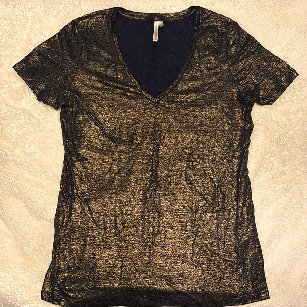 Banana Republic tshirt.